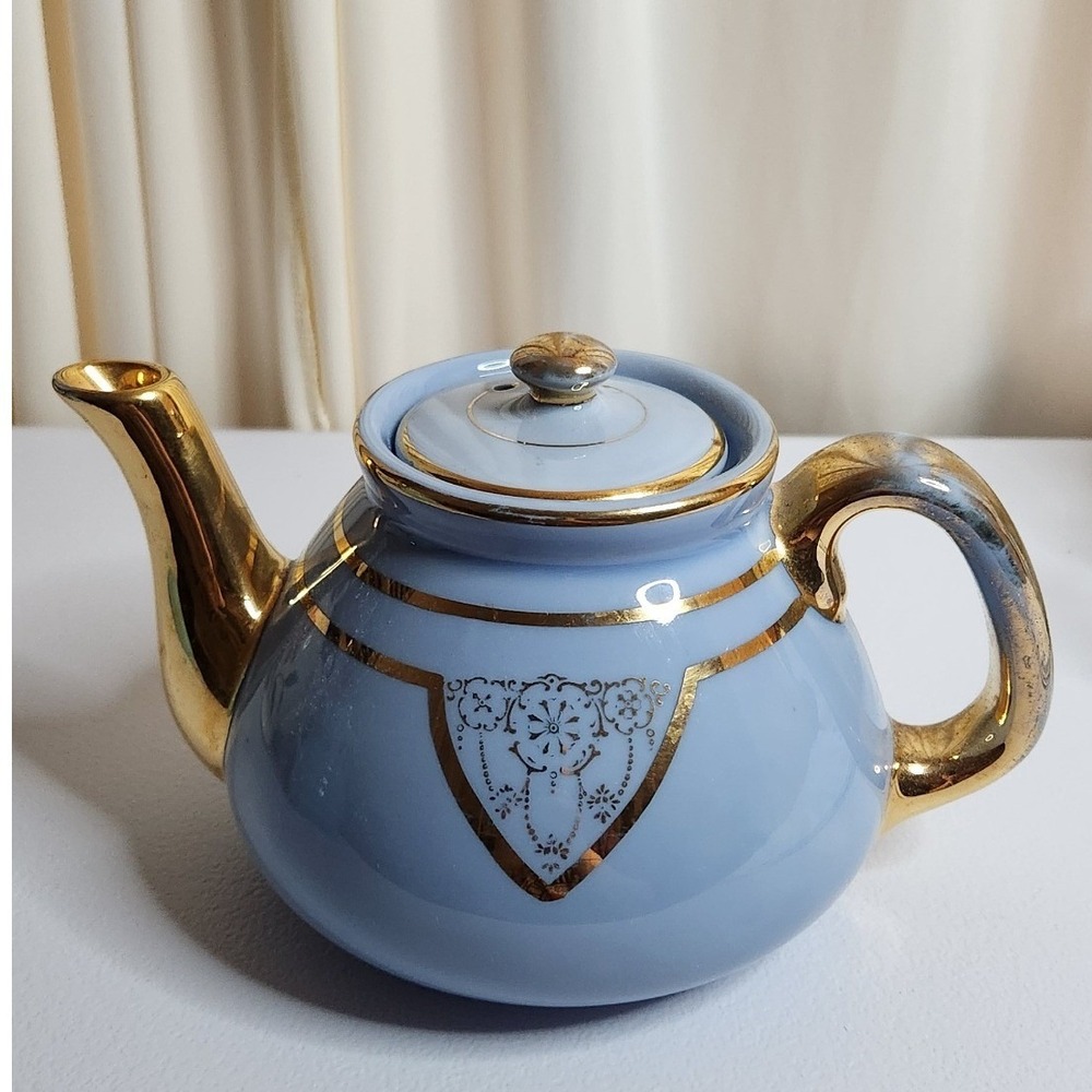 Fraunfelter China Periwinkle & Gold Teapot 312